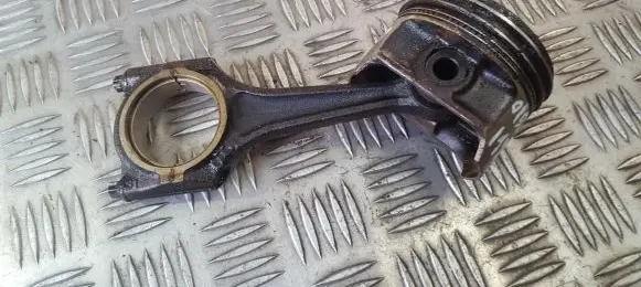 Opel Astra G Piston with connecting rod 9047