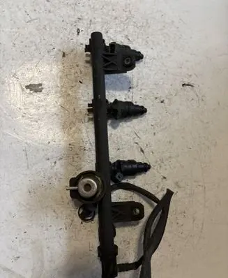 Renault Scenic I Fuel main line pipe 7700273702