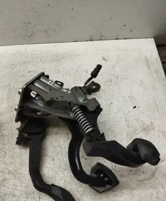 Peugeot 307 Pedal assembly 10387212 75108