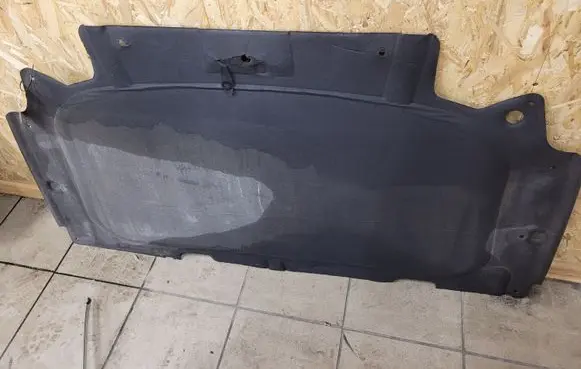 Engine bonnet/hood sound/heat insulation
