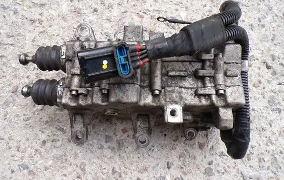 Hyundai Tucson TL Clutch slave cylinder 
