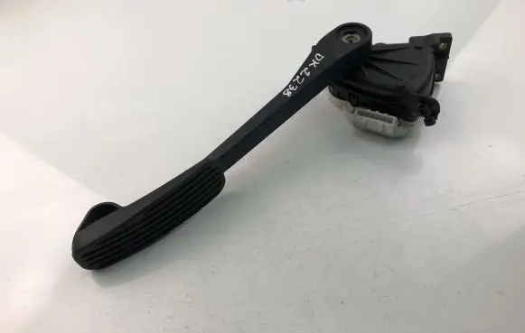 Volvo S80 Accelerator throttle pedal bracket 30683516