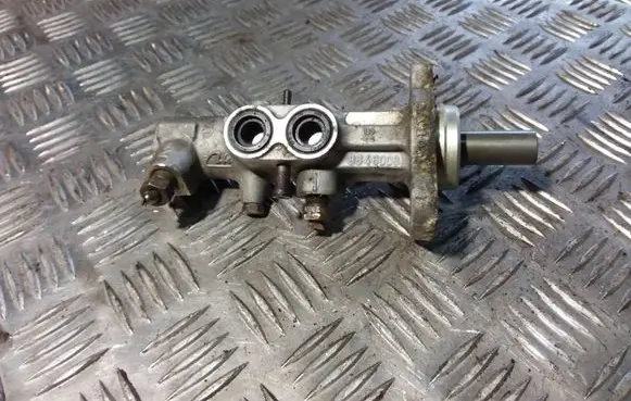Volvo XC90 Master brake cylinder 8646008