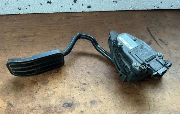 Volkswagen Sharan Accelerator throttle pedal 7M3721603D YM219F836AB