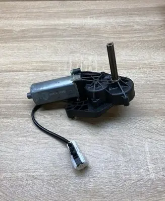 Mercedes-Benz C W204 Seat adjustment motor 82059111 0390203209