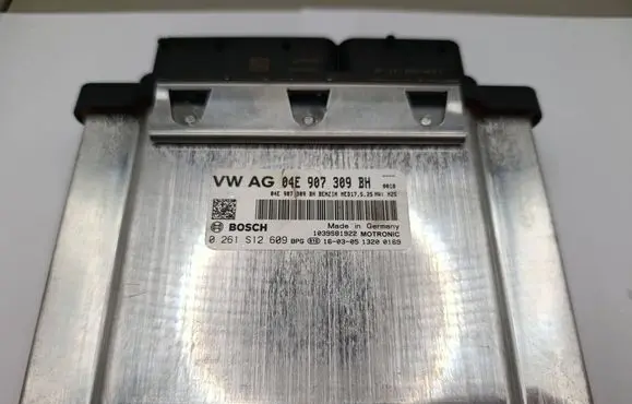 Volkswagen Golf VII Engine control unit/module 04E907309BH 0261S12609