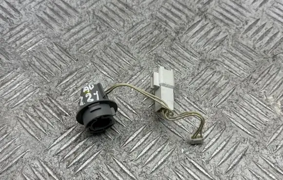 Toyota Avensis T270 Tail light bulb cover holder 8155505260