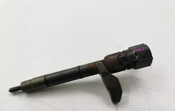 Hyundai i40 Fuel injector 338002A800