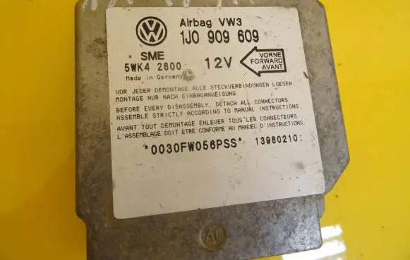 Volkswagen Golf IV Airbag control unit/module 1J0909609
