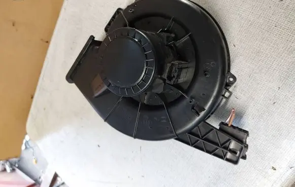 Volkswagen Polo Heater fan/blower 6Q1820015C