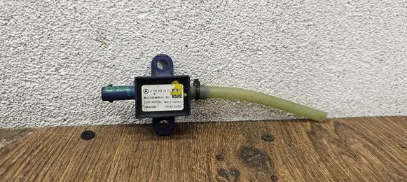 Mercedes-Benz A W176 Airbag deployment crash/impact sensor A1769052400 5WK44985 17010700055