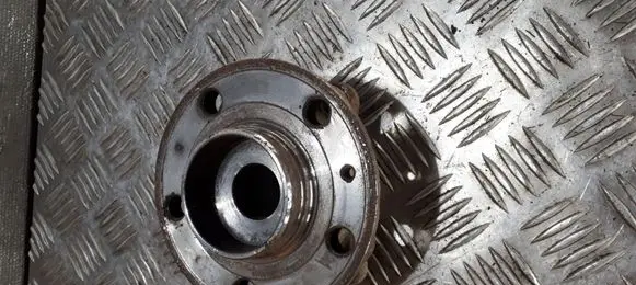 Volvo V70 Front wheel hub