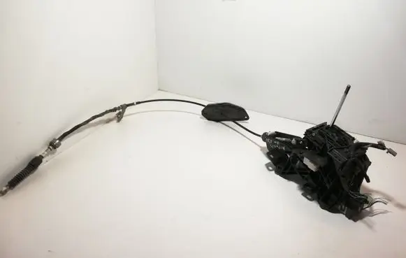 Toyota Avensis T270 Gear shifter/selector 75C584