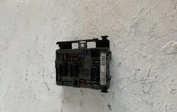 Citroen Xsara Picasso Fuse module U118470003L BSMB3
