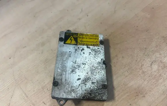 Mercedes-Benz E W211 Headlight ballast module Xenon 5DV00829000