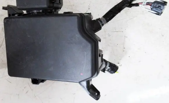 Suzuki SX4 S-Cross Fuse box cover 