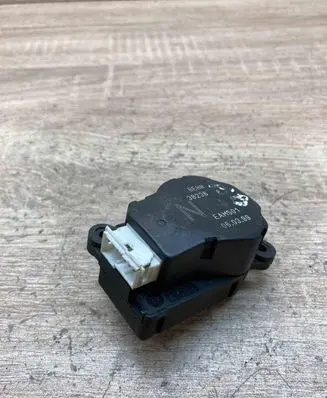 Citroen Xsara Picasso Air flap motor/actuator 38236 EAM501