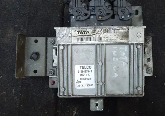 Toyota Corolla Verso AR10 Wing mirror control module 21584275