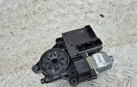 Volkswagen PASSAT B7 Front door window regulator motor 3C0959792B