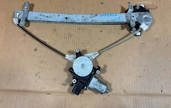 Subaru Impreza III Front door window regulator with motor