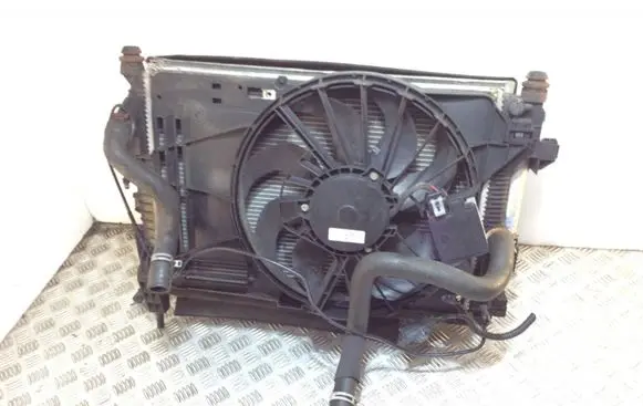 Ford Focus Coolant radiator BM518475CE CV618C607VA
