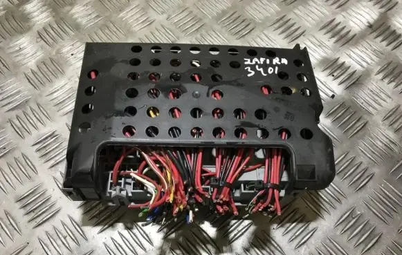 Opel Zafira A Fuse box set 24431677