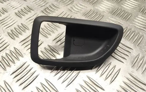 Hyundai Tucson JM Front door interior handle trim 826112E000