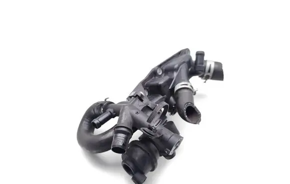 Nissan Pulsar Thermostat/thermostat housing 110600353R