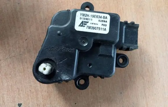 Volkswagen Sharan Air flap motor/actuator 7M3907511A D128011