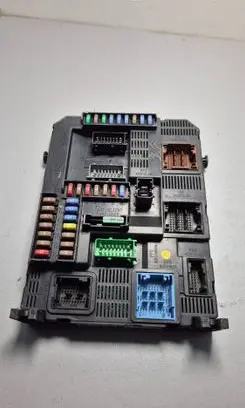 Peugeot 308 Fuse module E1095296 9807054180 20140714