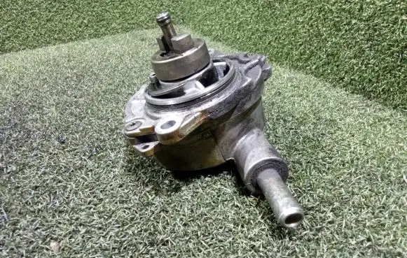 Mercedes-Benz Sprinter W901 W902 W903 W904 Vacuum pump A6112300265 19050356