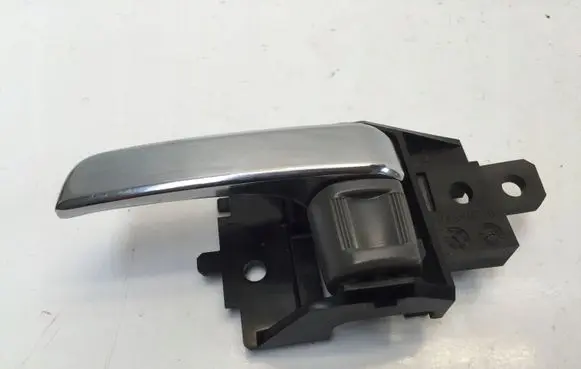 Mitsubishi L200 Front door interior handle 
