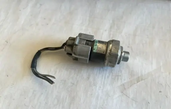 Toyota Corolla Verso E121 Air conditioning (A/C) pressure sensor 4434400050