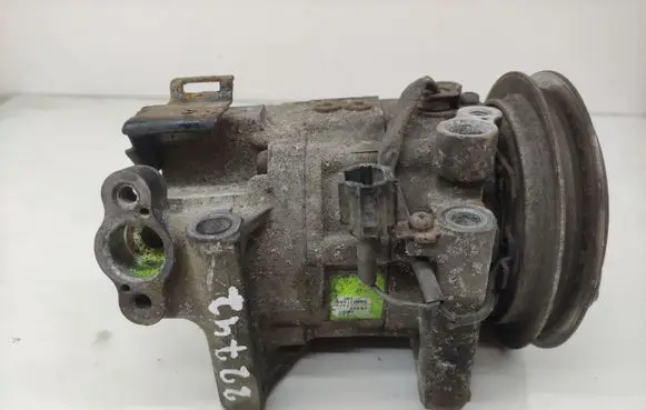 Nissan X-Trail T30 Air conditioning (A/C) compressor (pump) 586071686