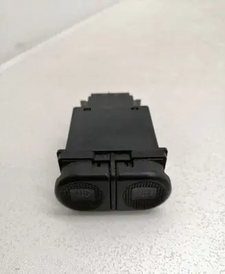 Seat Alhambra (Mk1) Windscreen/window heater switch 135 642