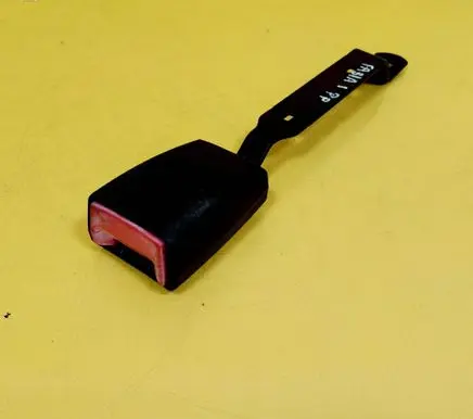 Skoda Fabia Mk1 (6Y) Front seatbelt buckle 6Y0858472K
