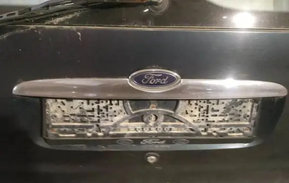 Ford Mondeo MK II Trunk door license plate light bar 