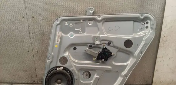KIA Carens II Rear door window regulator with motor 834801D050