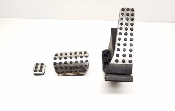 Mercedes-Benz E W212 Accelerator throttle pedal A2043000204