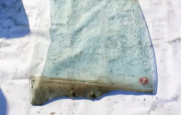 Mazda 626 Rear door window glass