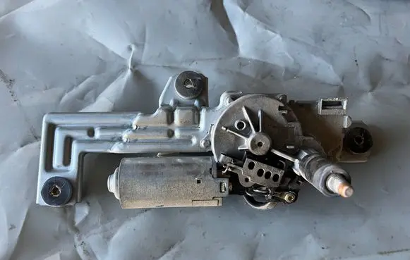 Mitsubishi Pajero Pinin Rear window wiper motor 0390206518