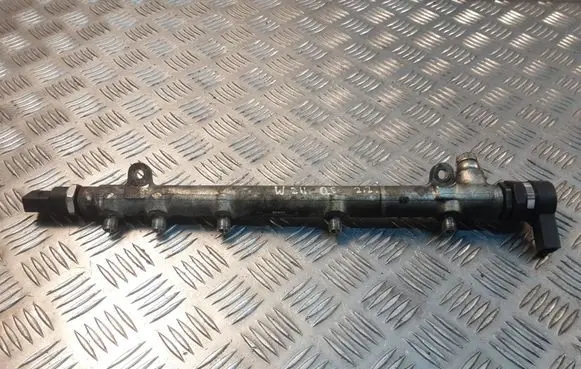 Mercedes-Benz E W211 Fuel main line pipe 0445214038