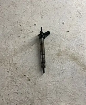 BMW 1 E81 E87 Fuel injector 7797877