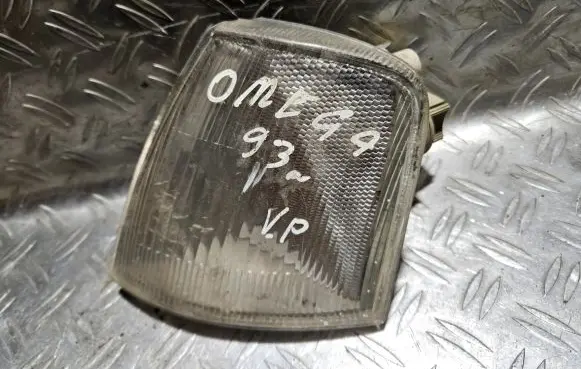 Opel Omega A Front indicator light 35110748