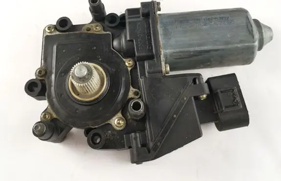 Audi A4 S4 B5 8D Front door window regulator motor 119024114