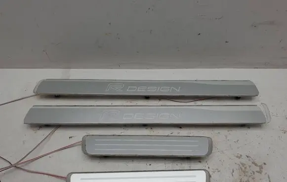 Front sill trim cover