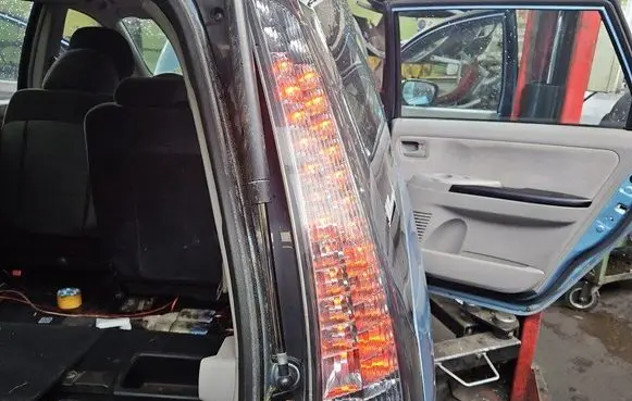 Mitsubishi Grandis Rear/tail lights IMPRK1466237