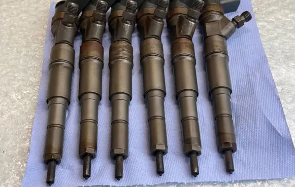 BMW 5 E60 E61 Fuel injectors set 7793836 0445110216