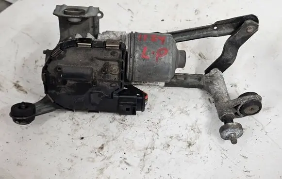Seat Leon (1P) Front wiper linkage and motor 1P0955119A 1137328280 060932631