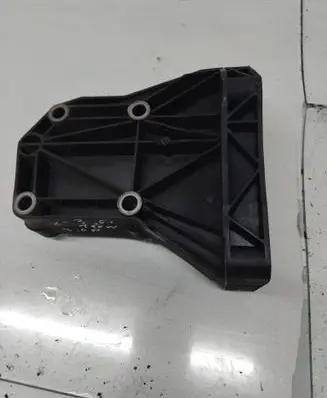 BMW X3 E83 A/C compressor mount bracket 7792202 4011810